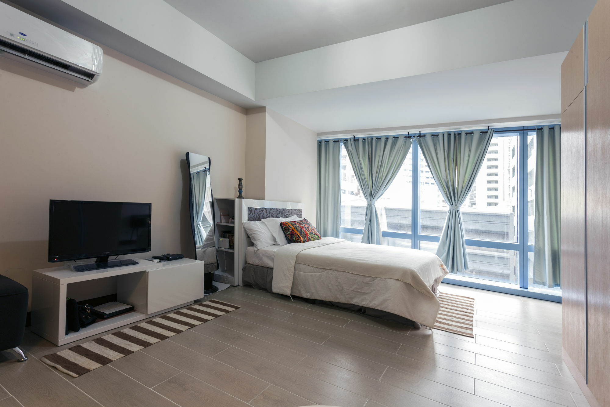 Csuites At Two Central Residences Makati City Luaran gambar