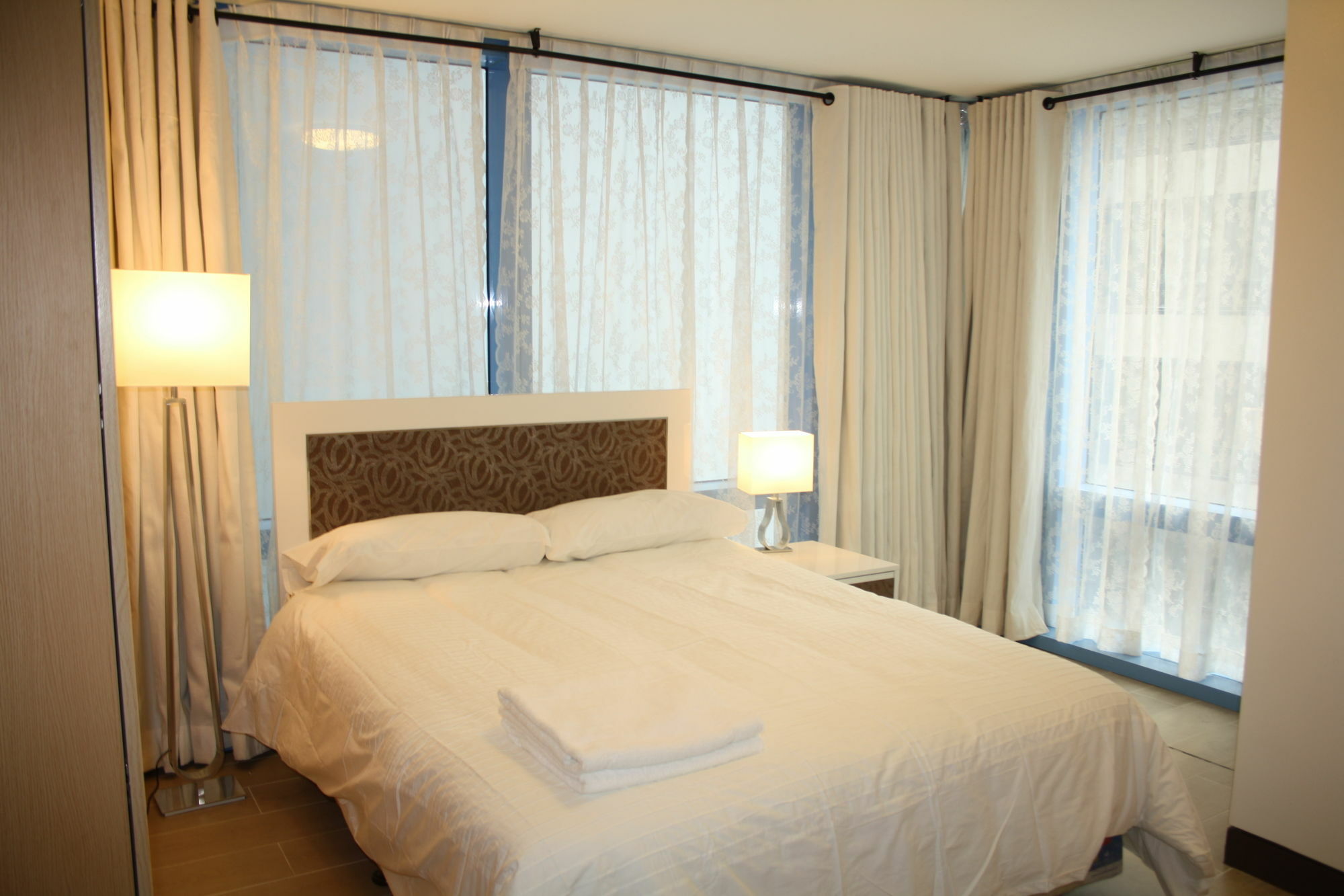 Csuites At Two Central Residences Makati City Luaran gambar