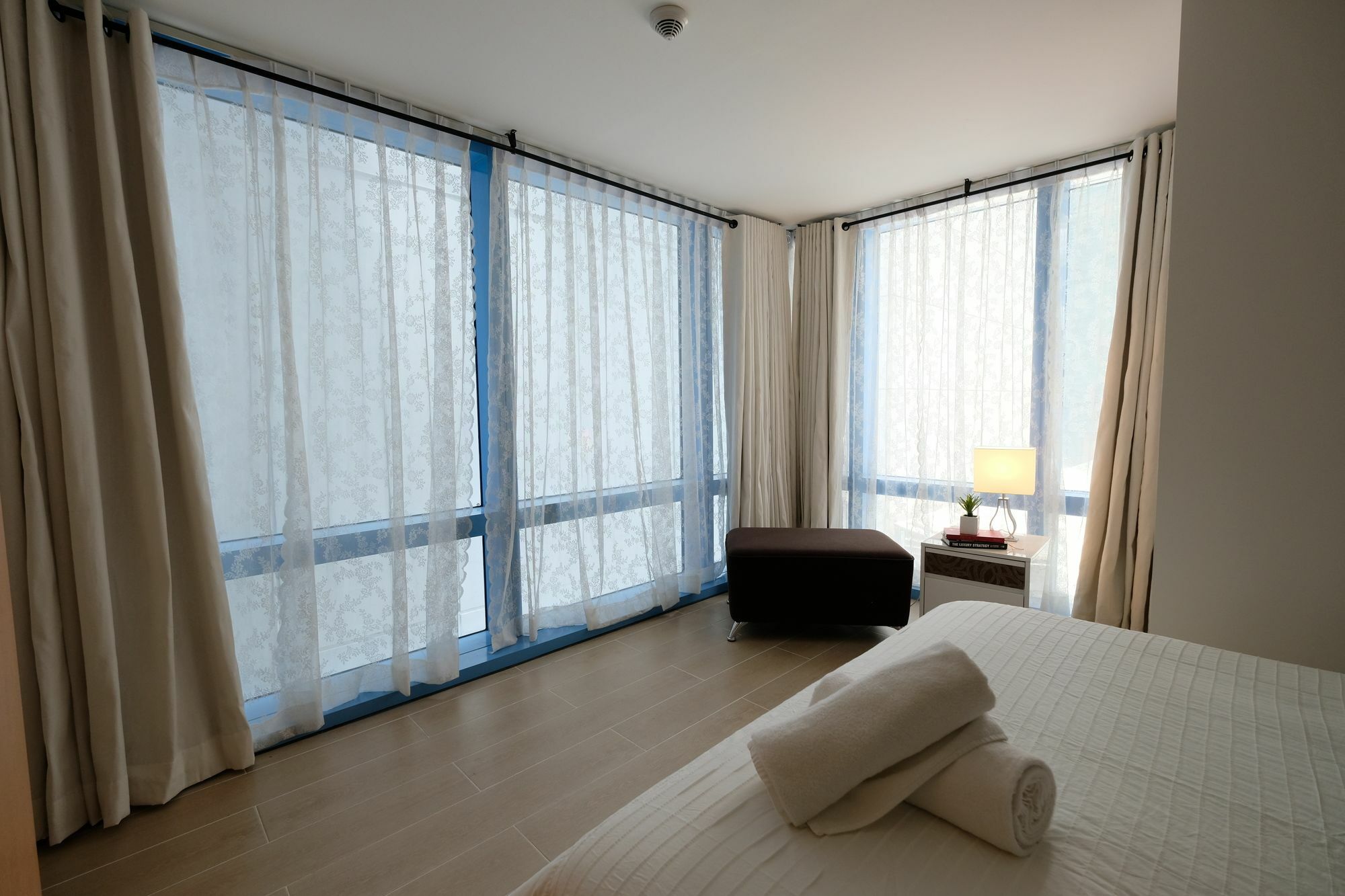Csuites At Two Central Residences Makati City Luaran gambar