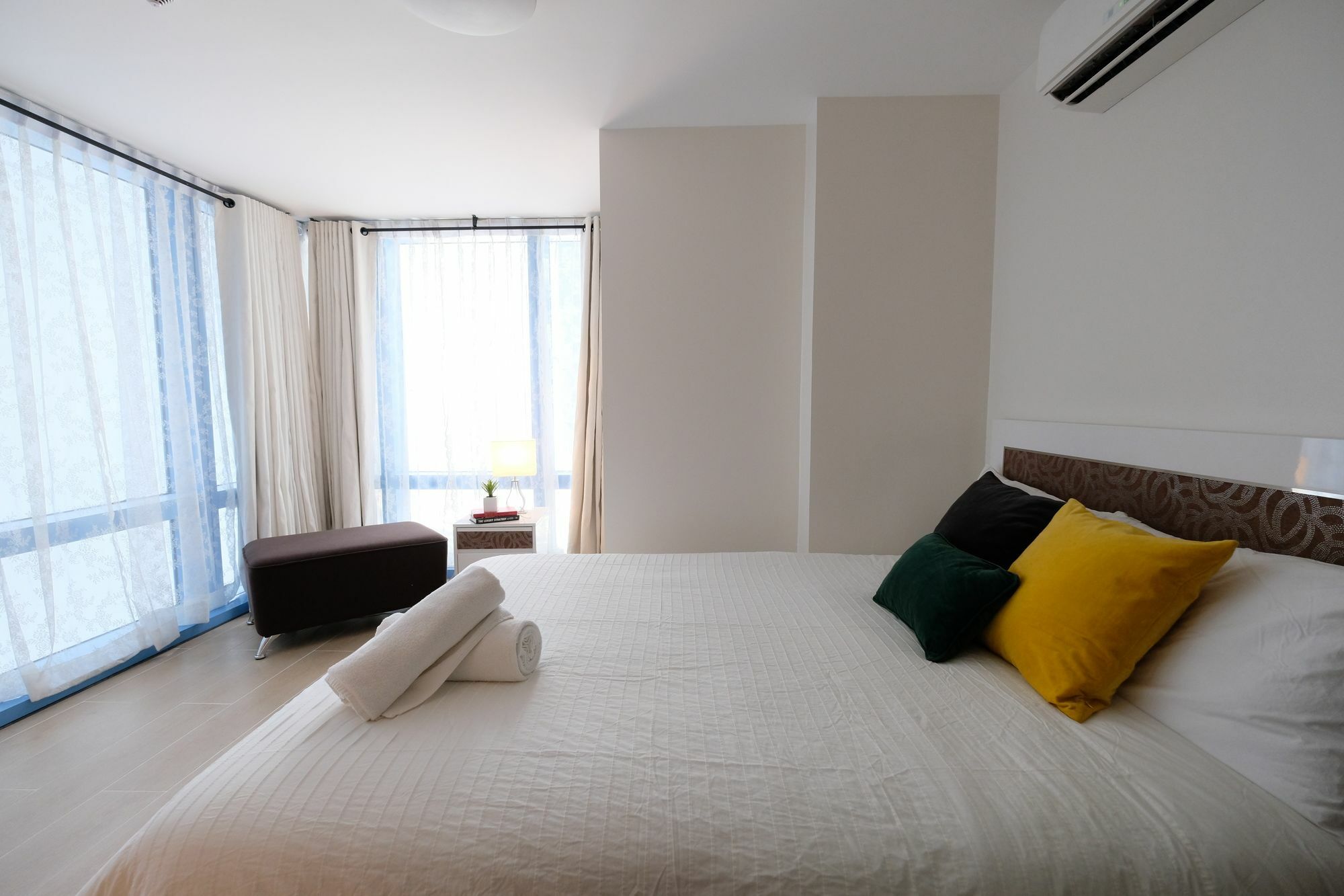 Csuites At Two Central Residences Makati City Luaran gambar