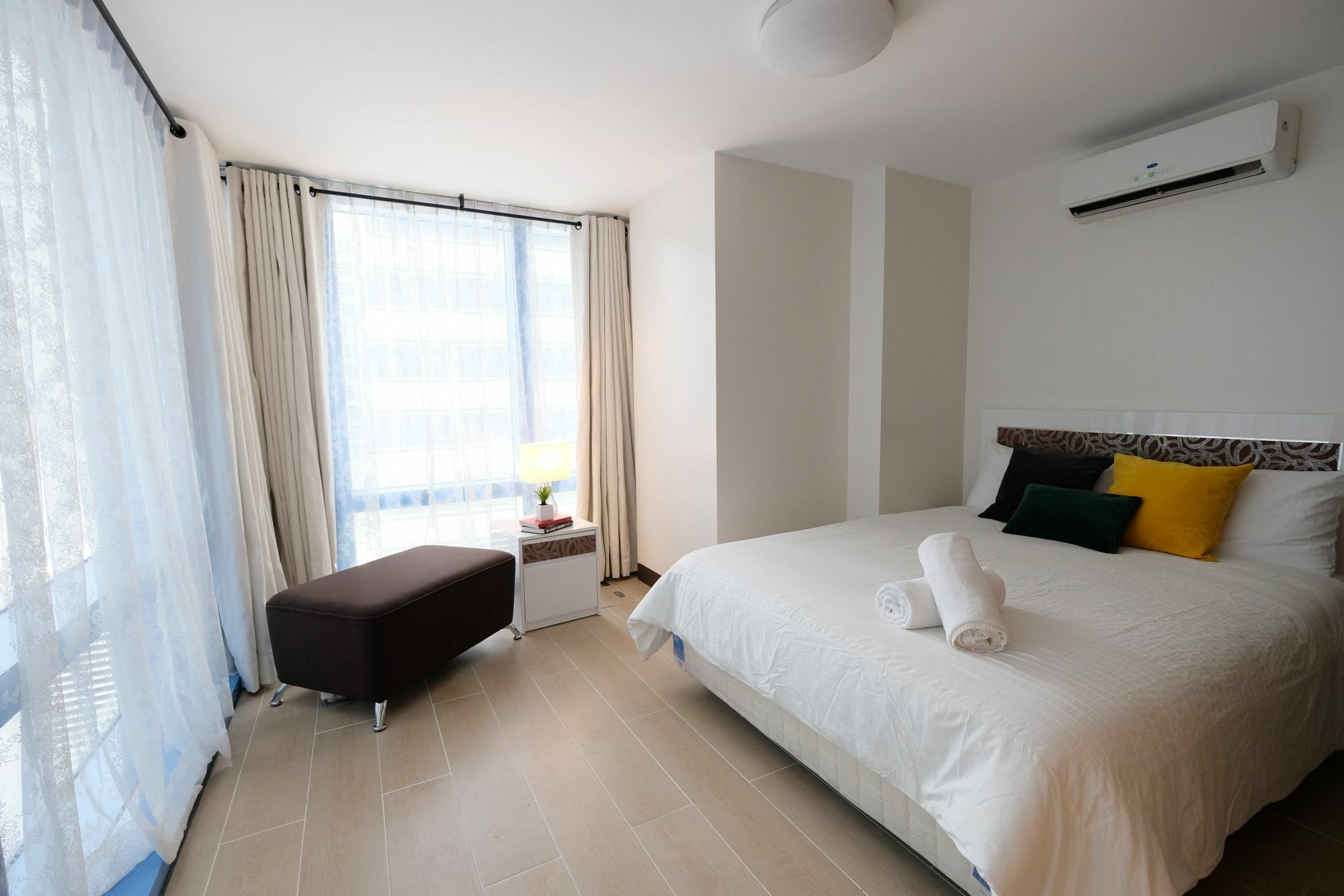 Csuites At Two Central Residences Makati City Luaran gambar