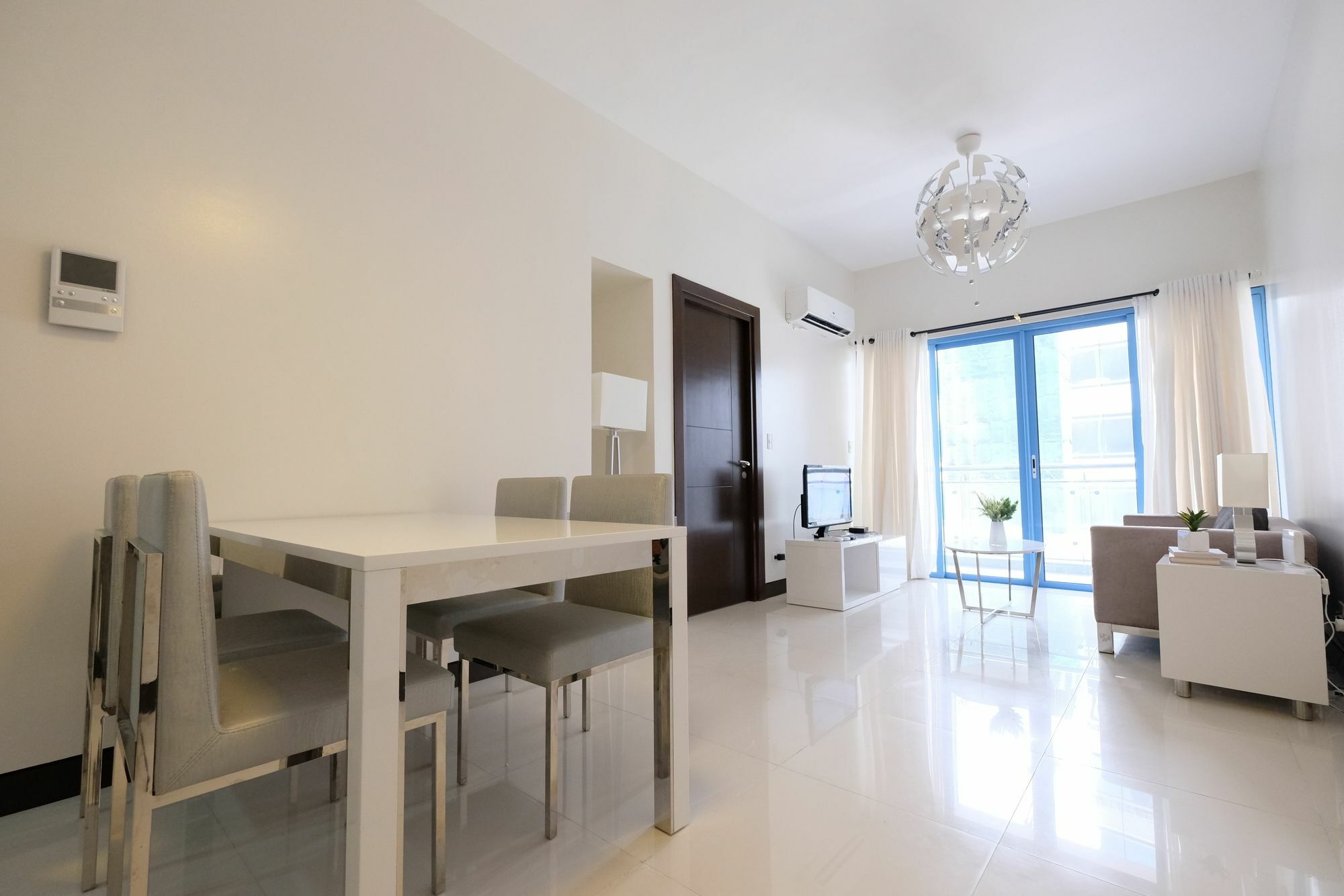 Csuites At Two Central Residences Makati City Luaran gambar