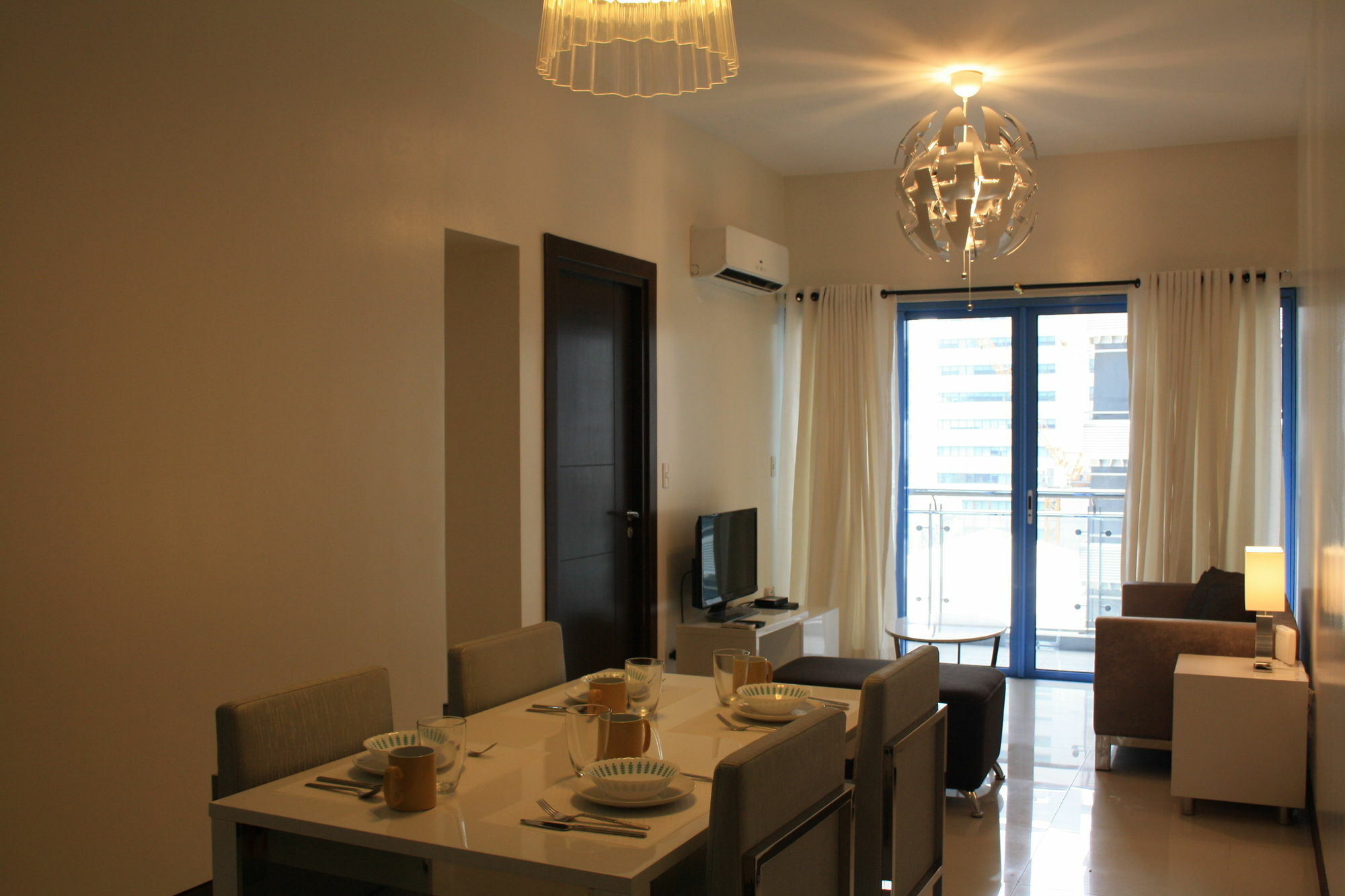 Csuites At Two Central Residences Makati City Luaran gambar
